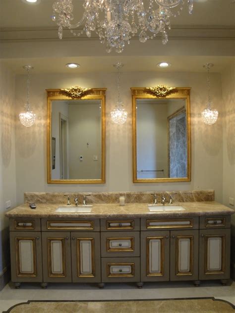 Mirrors Adding Style and Elegance